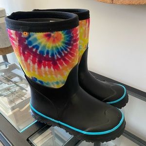 Kids BOGS waterproof boots. Size 1.